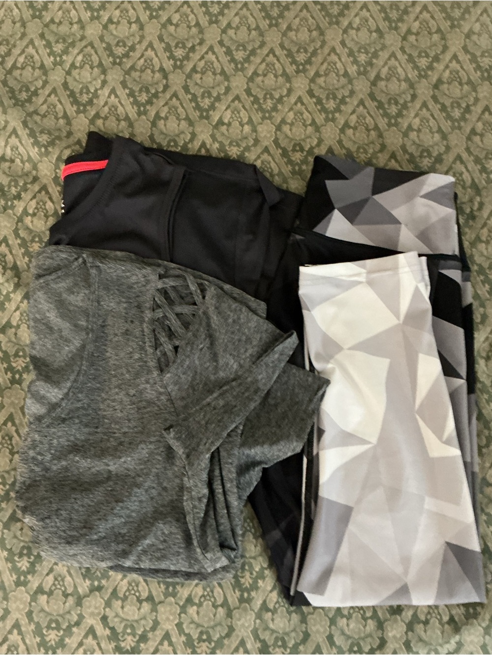 Womens Leggings -M, 2 Tops-L